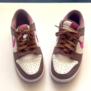 Nike Dunk Low Sneakers. Women’s size 8